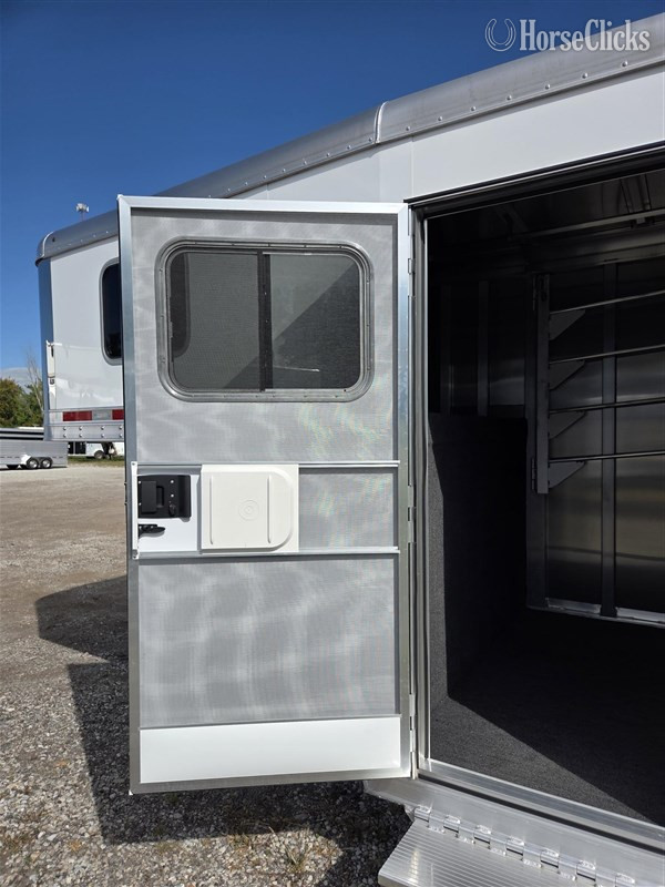 Horse Trailers - 2026 Featherlite Trailers 9600  Horse Trailer in Ohio