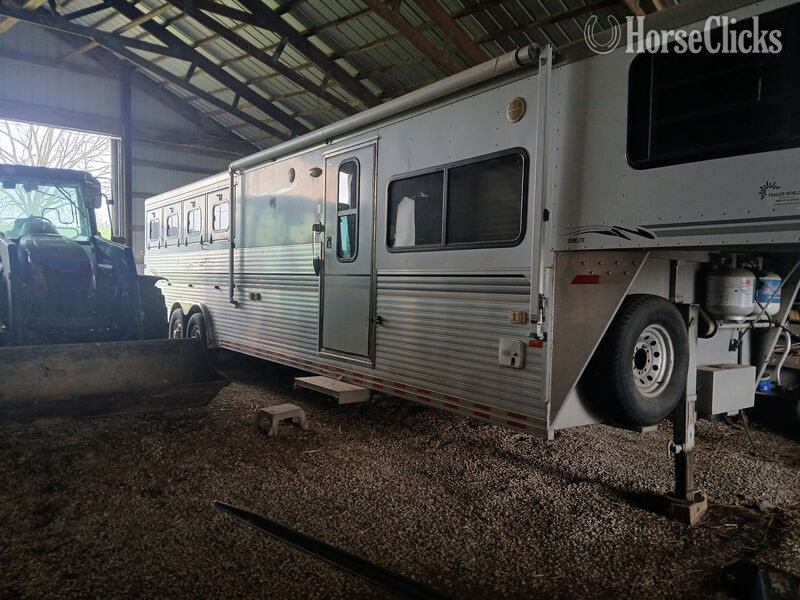 2001 Sundowner Trailers  Gooseneck Horse Trailer in Kentucky