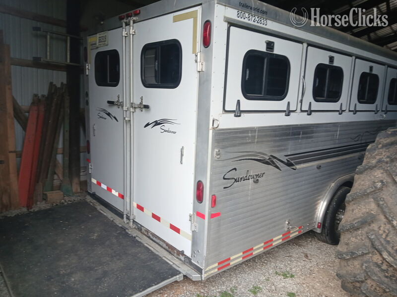 2001 Sundowner Trailers  Gooseneck Horse Trailer