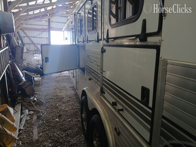 2001 Sundowner Trailers  Gooseneck Horse Trailer - Horse Trailers