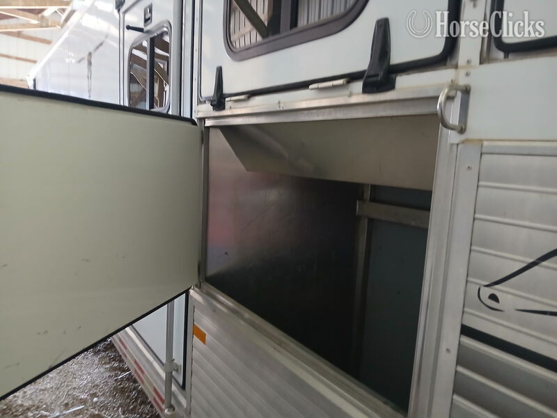 2001 Sundowner Trailers  Gooseneck Horse Trailer Kentucky