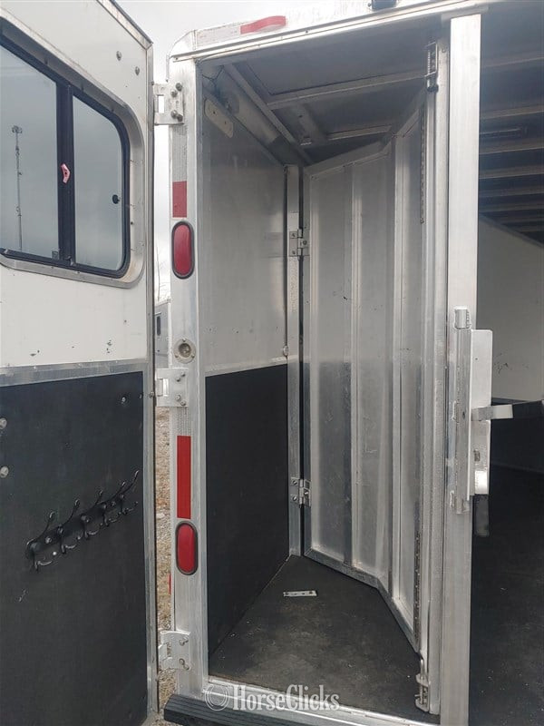 2001 Kiefer Built Genesis  Horse Trailer Ohio