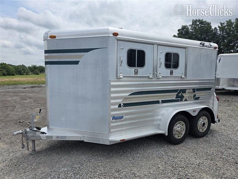 2003 4-Star Super Tack  Horse Trailer in Ohio