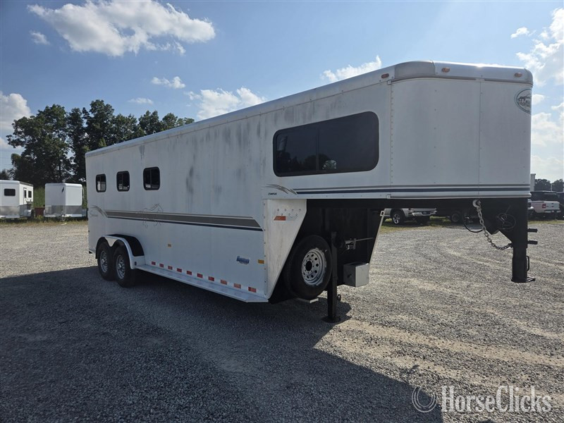 2003 Sundowner Trailers Extra  Horse Trailer