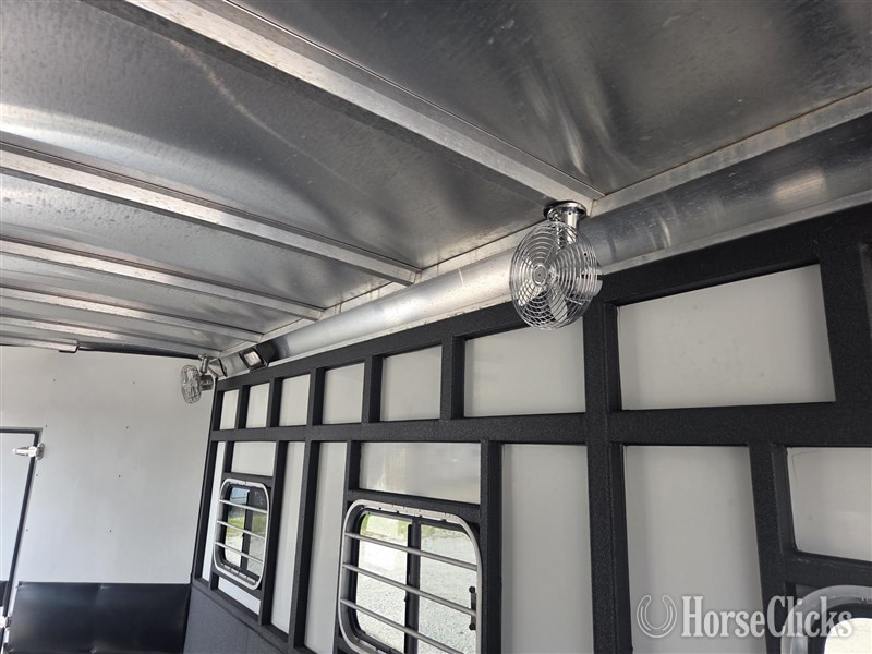 Horse Trailers - 2003 Sundowner Trailers Extra  Horse Trailer in Ohio