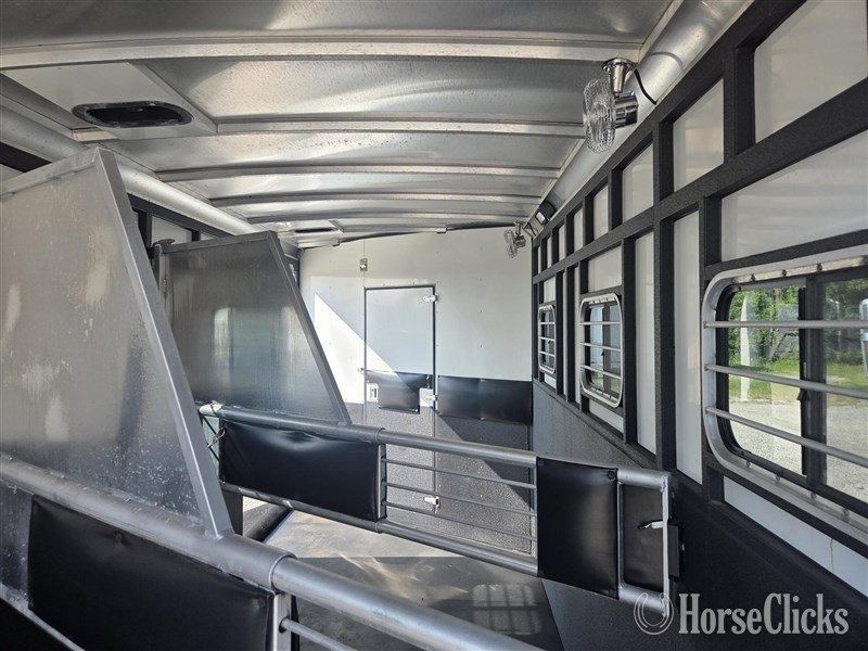 2003 Sundowner Trailers Extra  Horse Trailer Ohio