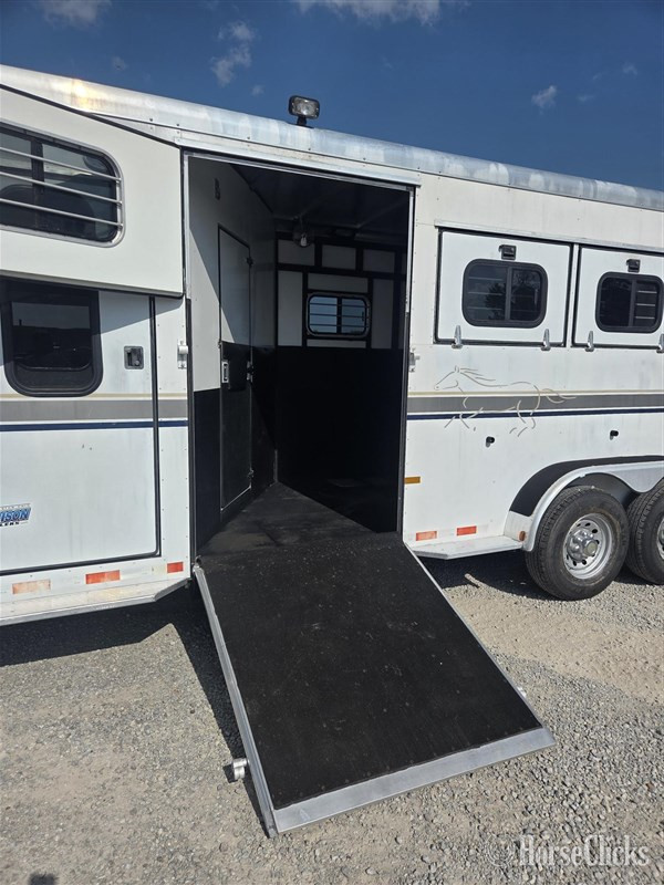 Ohio 2003 Sundowner Trailers Extra  Horse Trailer