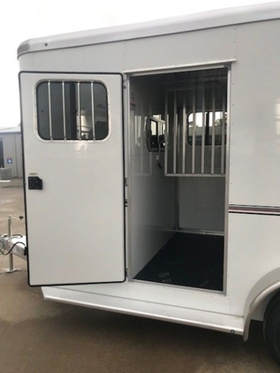 2023 Sundowner 2 horse bumper pull trailer