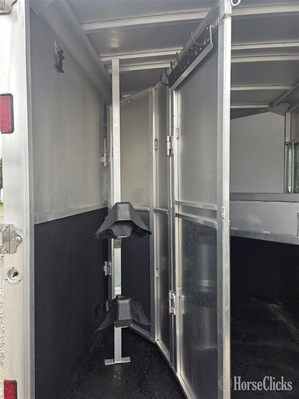 2023 Featherlite Trailers 9409  Horse Trailer Ohio