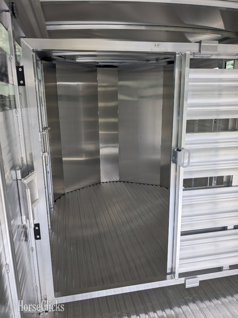 Ohio 2024 Featherlite Trailers 8107  Horse Trailer