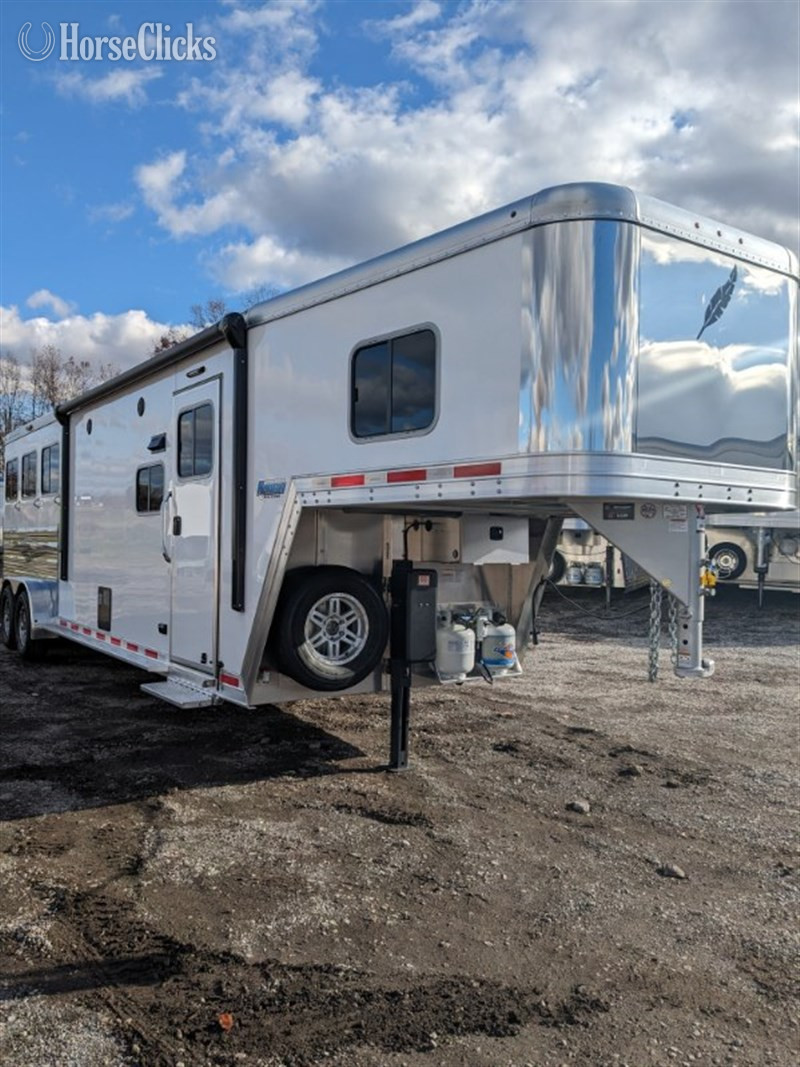Ohio 2024 Featherlite Trailers 9807  Horse Trailer