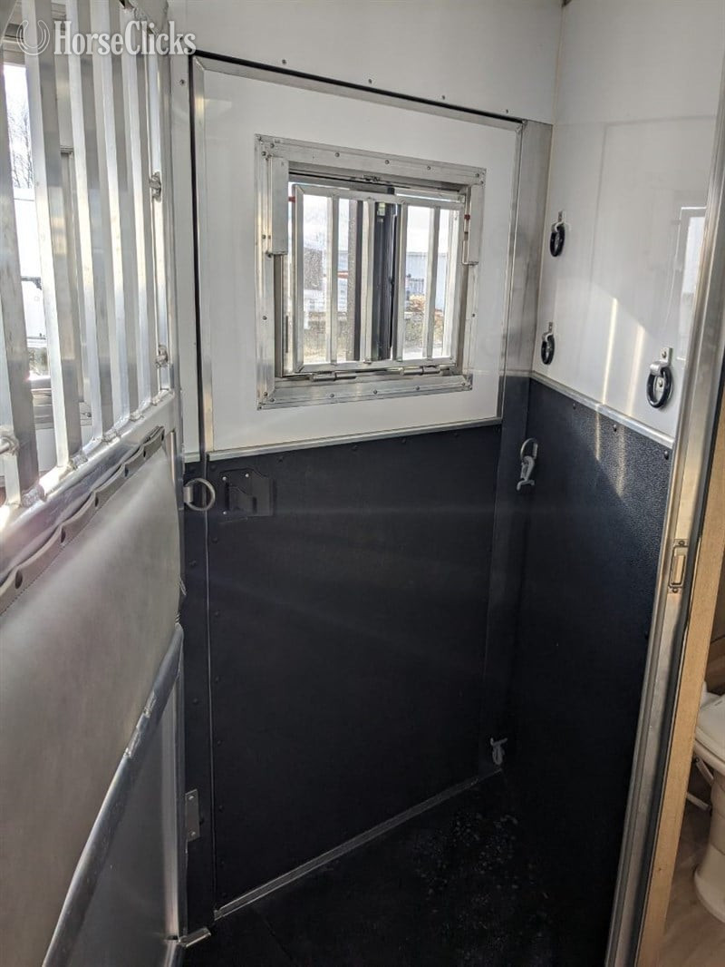 Horse Trailers - 2024 Featherlite Trailers 9807  Horse Trailer