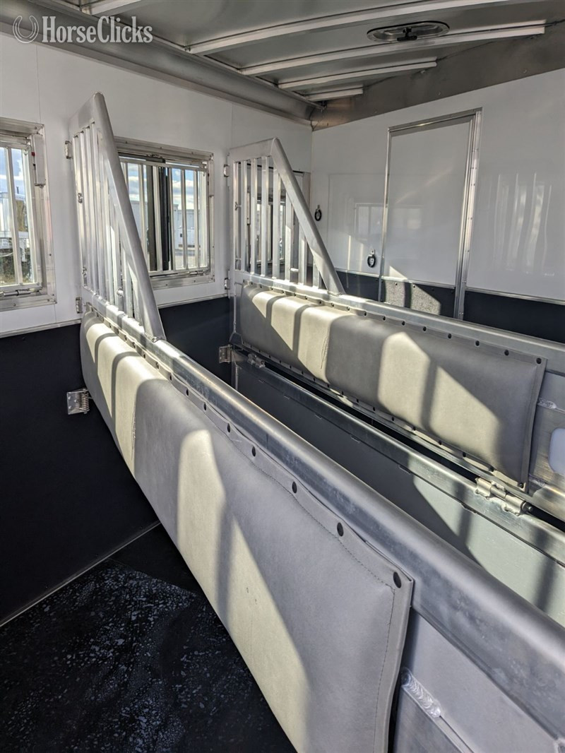 Horse Trailers - 2024 Featherlite Trailers 9807  Horse Trailer in Ohio