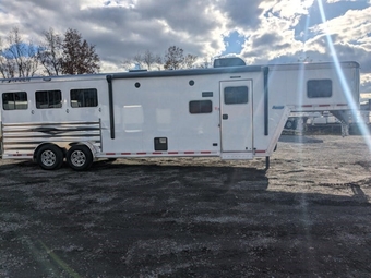 2024 Featherlite Trailers 9807  Horse Trailer