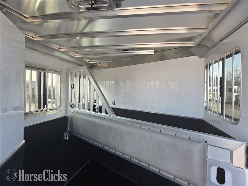2025 Featherlite Trailers 9400  Horse Trailer - Horse Trailers in Ohio