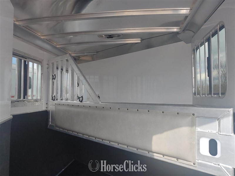 Horse Trailers - 2025 Featherlite Trailers 9400  Horse Trailer
