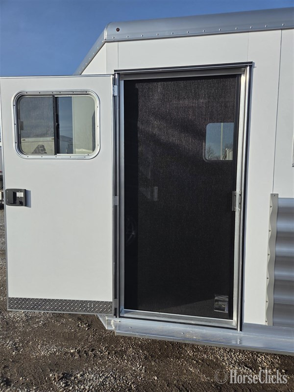 Horse Trailers - 2025 Featherlite Trailers 9400  Horse Trailer