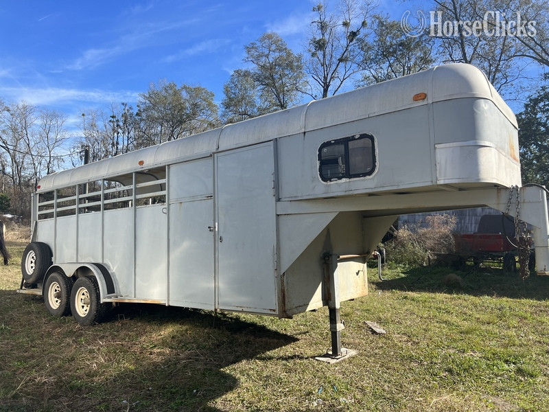 2001 Ponderosa Trailers Steel Gooseneck Livestock Trailer