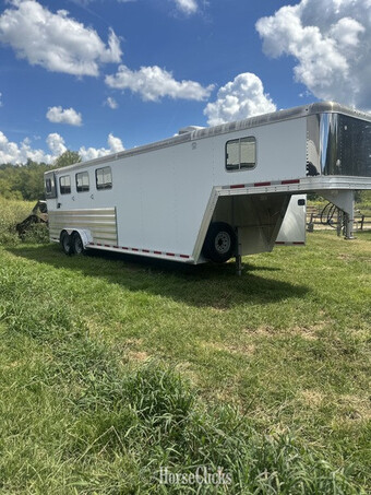 2011 Featherlite Trailers 8549 Gooseneck Horse Trailer