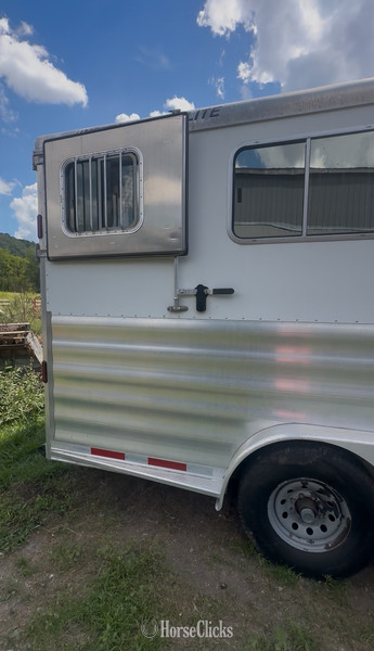 2011 Featherlite Trailers 8549 Gooseneck Horse Trailer