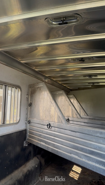 Horse Trailers - 2011 Featherlite Trailers 8549 Gooseneck Horse Trailer