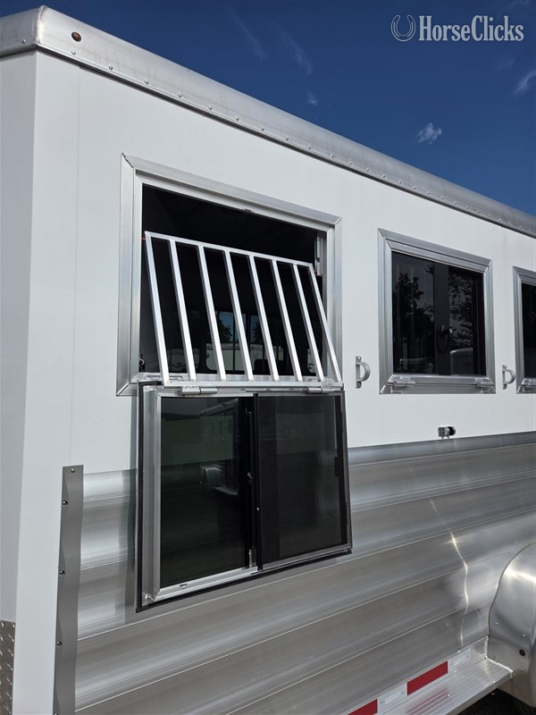 2026 Featherlite Trailers 9400  Horse Trailer - Horse Trailers