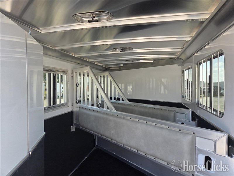 2026 Featherlite Trailers 9400  Horse Trailer Ohio