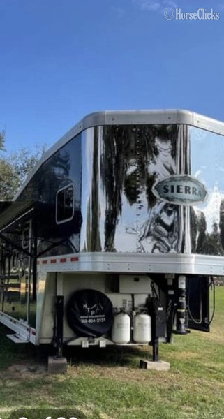 Kentucky 2017 Trails West Sierra Prestige 831 Gooseneck Horse Trailer