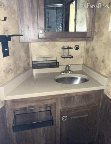 Horse Trailers - 2017 Trails West Sierra Prestige 831 Gooseneck Horse Trailer in Kentucky