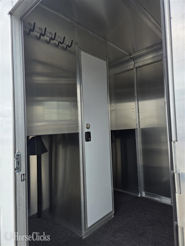 Horse Trailers - 2026 Featherlite Trailers 9300  Horse Trailer