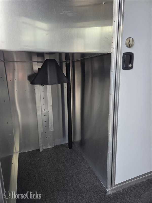 Horse Trailers - 2026 Featherlite Trailers 9300  Horse Trailer in Ohio