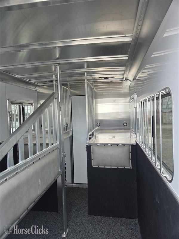 2026 Featherlite Trailers 9300  Horse Trailer - Horse Trailers in Ohio