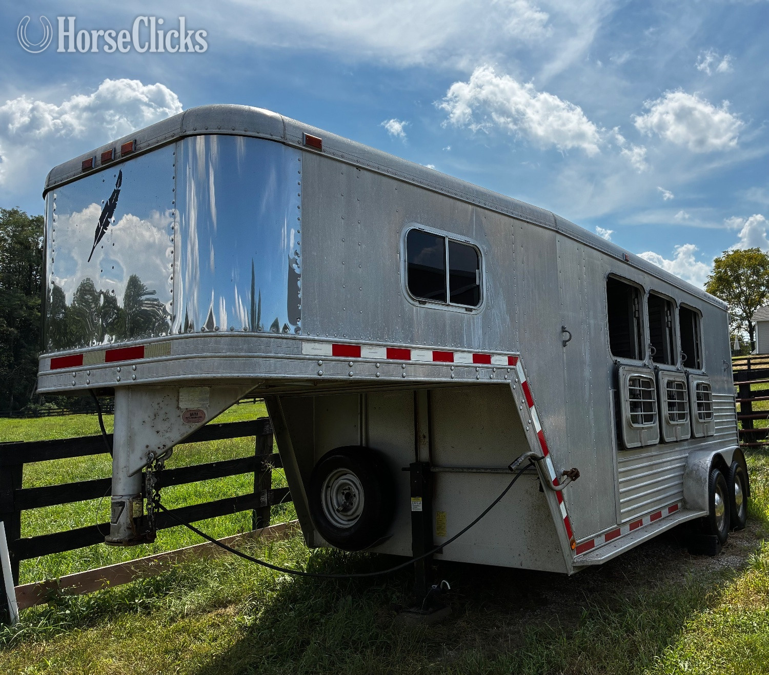 1996 Featherlite Trailers Gooseneck 3H Slant load  Gooseneck Horse Trailer in Kentucky