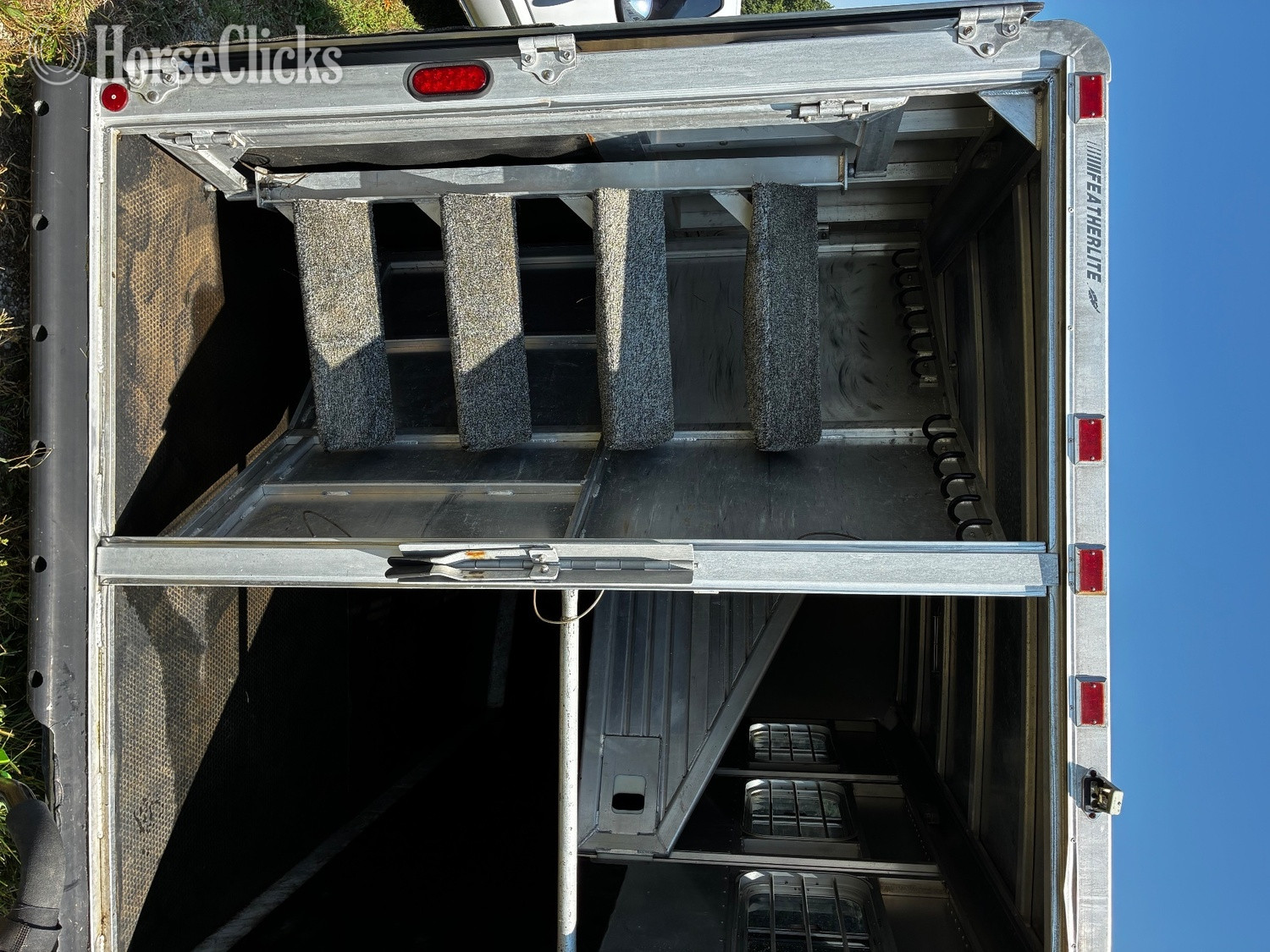 1996 Featherlite Trailers Gooseneck 3H Slant load  Gooseneck Horse Trailer
