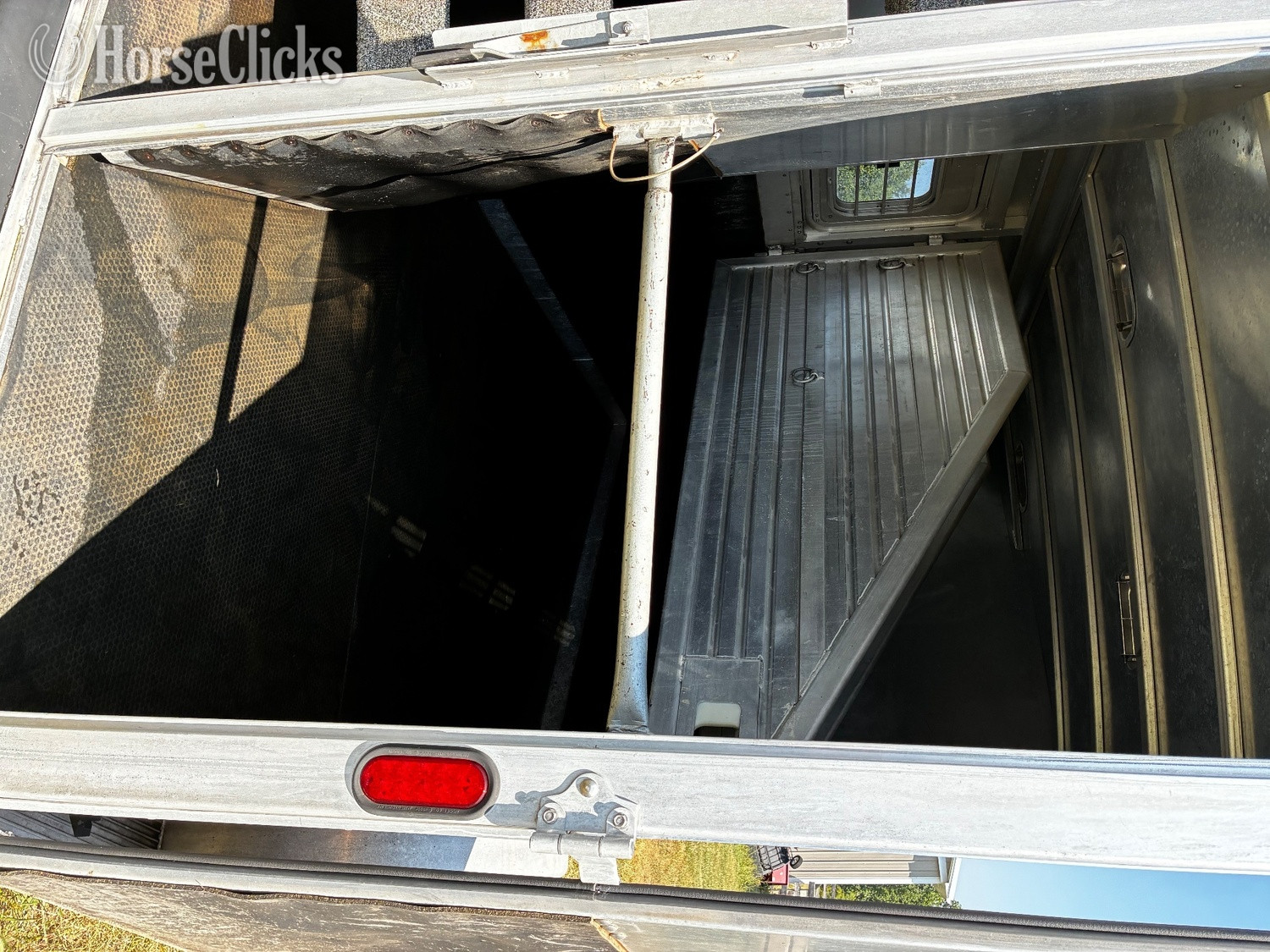 Horse Trailers - 1996 Featherlite Trailers Gooseneck 3H Slant load  Gooseneck Horse Trailer in Kentucky