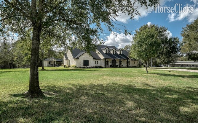 30 Ac with 3-2-3 Home, 2-1 Garage Apt, 6 stall+ Barn near Houston in Texas