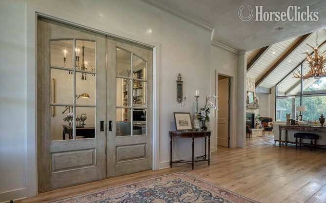 Texas 30 Ac with 3-2-3 Home, 2-1 Garage Apt, 6 stall+ Barn near Houston