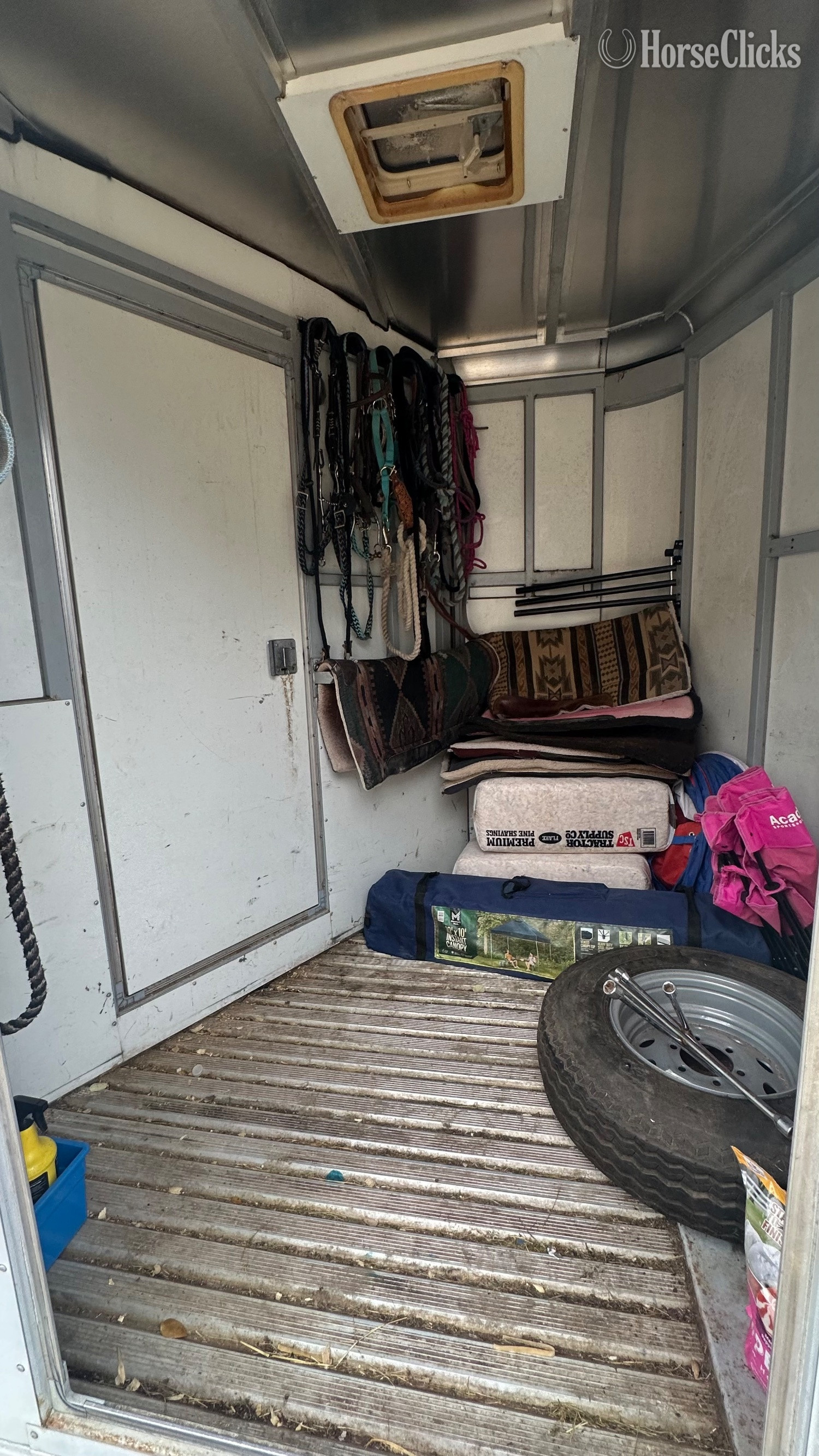 2002 Sundowner Trailers  Bumper Pull Horse Trailer