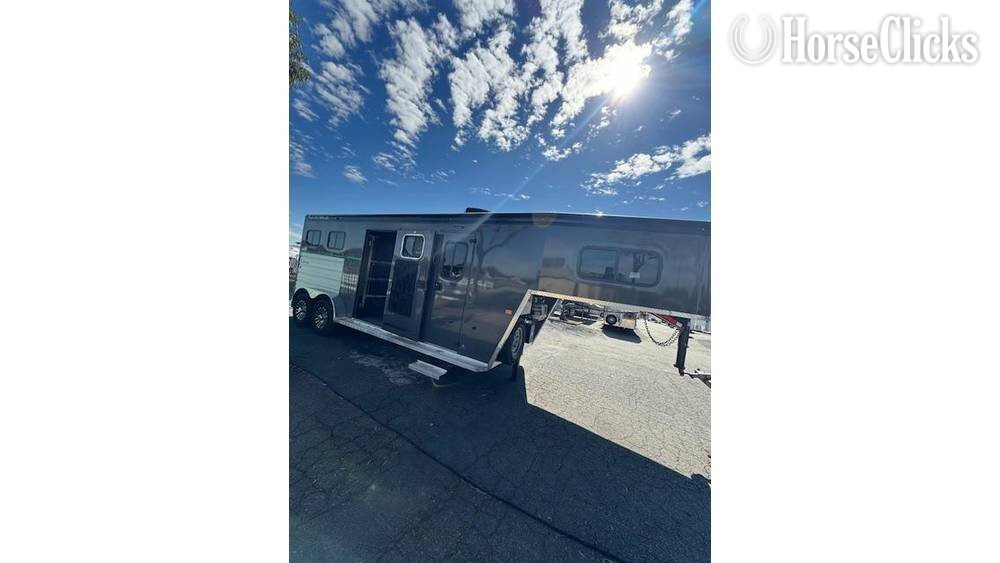 Trails West 2026 Manufacturing Weekender  Horse Trailer - Horse Trailers