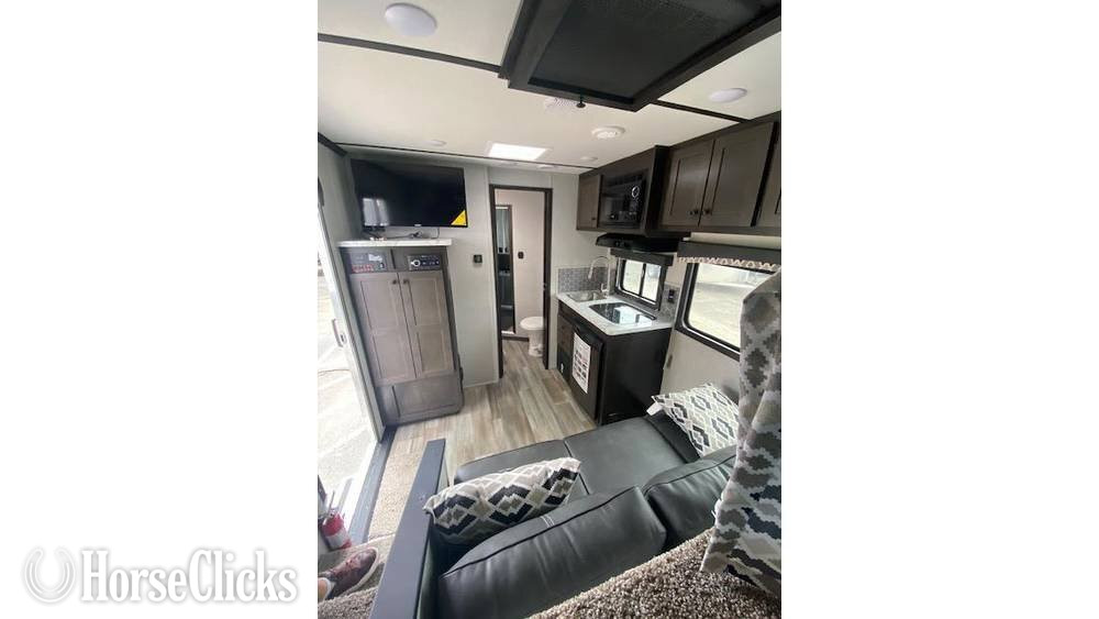 Bison Coach 2026 Silverado   Horse Trailer - Horse Trailers