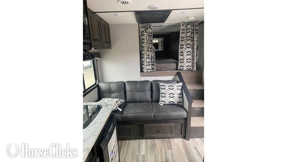 Horse Trailers - Bison Coach 2026 Silverado   Horse Trailer in California