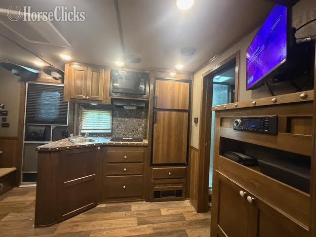 Horse Trailers - 2023 SMC Trailers  Gooseneck Horse Trailer