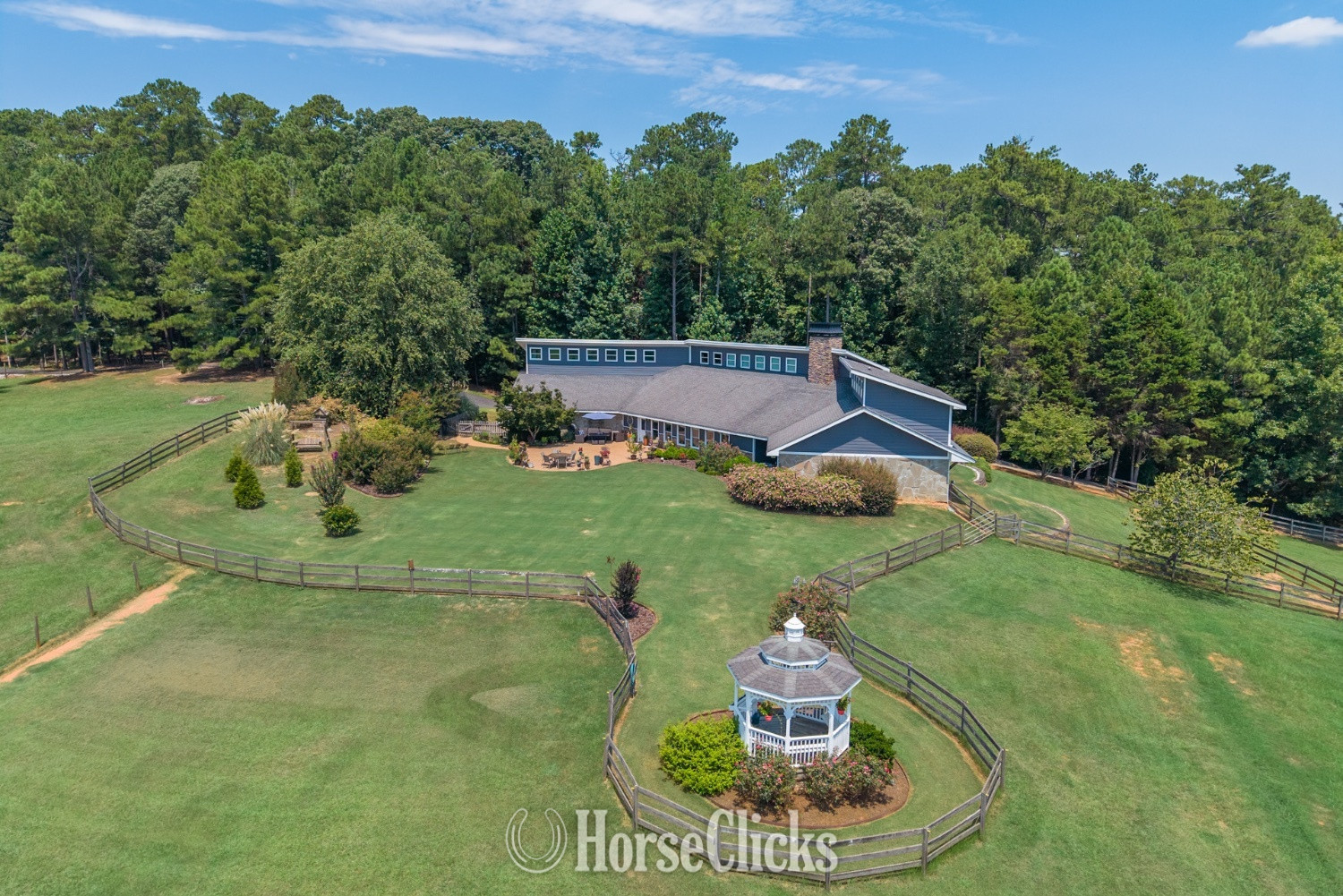 An exceptional 13+ acre equestrian estate in Georgia