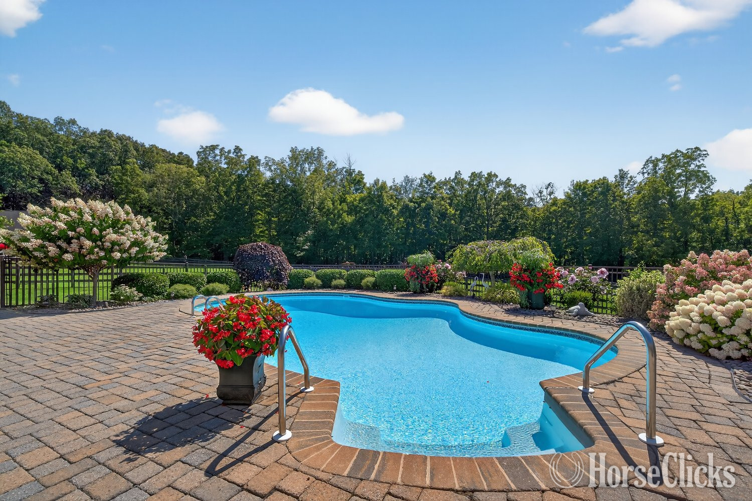 3 bed/3 bath, 5.4 acres, 5,288 sq ft, 24x35 barn w 2 horse stalls - Houses in New York