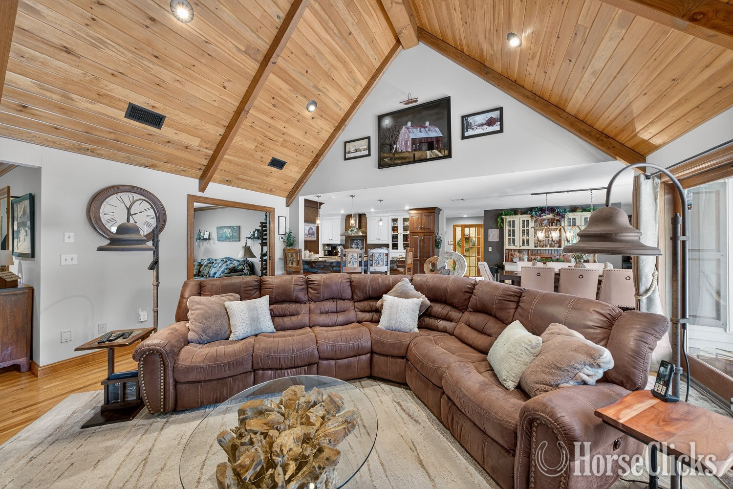 Houses - 3 bed/3 bath, 5.4 acres, 5,288 sq ft, 24x35 barn w 2 horse stalls in New York