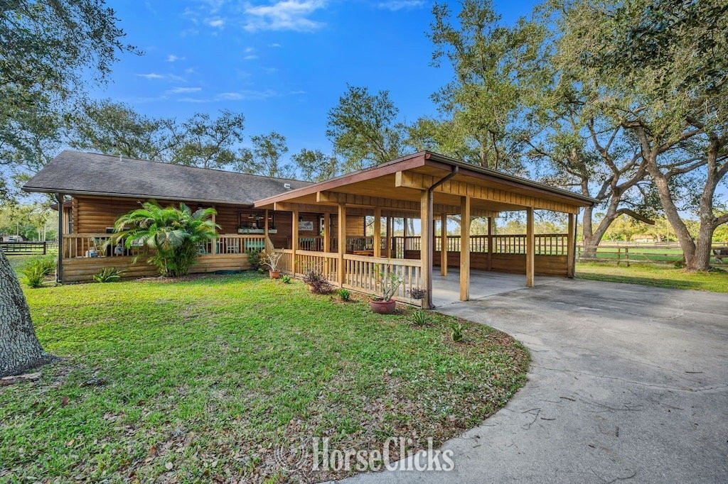 Houses - Equestrian Facility with house, 2 barns, pastures, 9 acres! in Florida