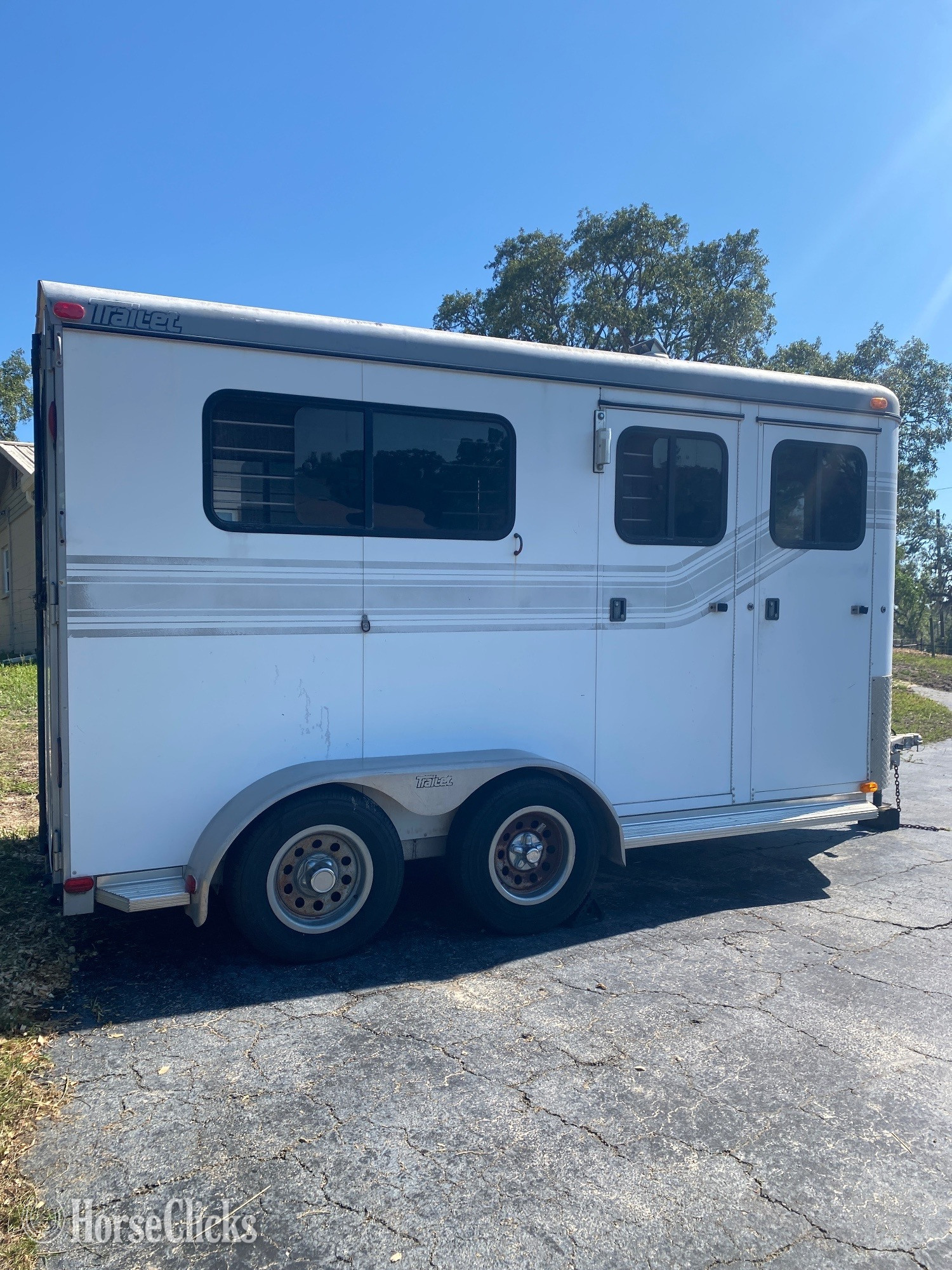 Trail-et  Bumper Pull Horse Trailer