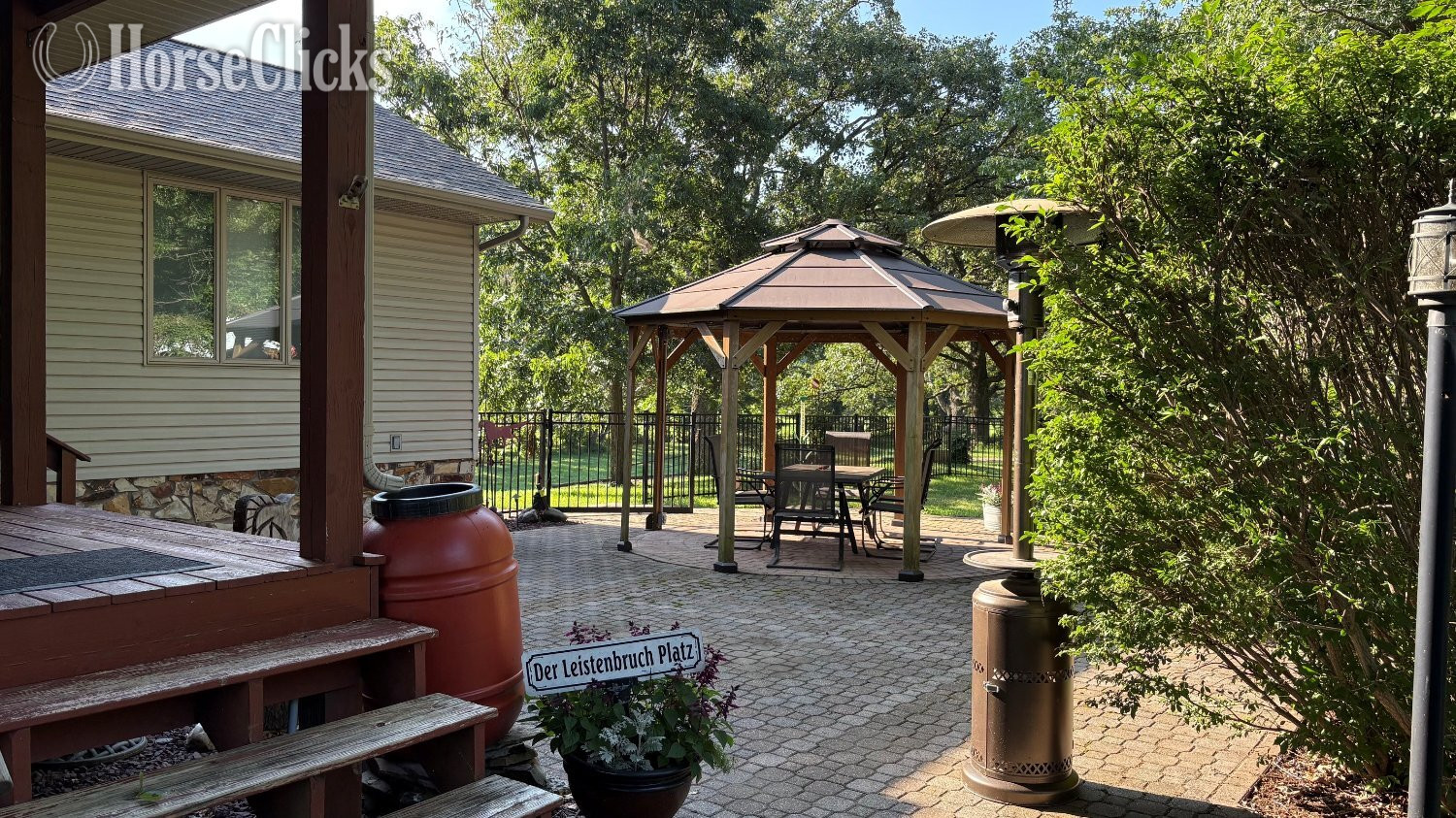 Farms - IMPRESSIVE TURN-KEY EQUINE FARM WITH HOME