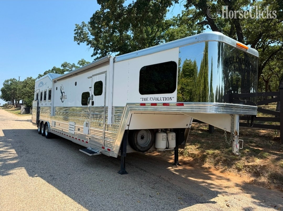 Texas 2018 Bloomer Trailers Living Quarters Horse Trailer Gooseneck Horse Trailer