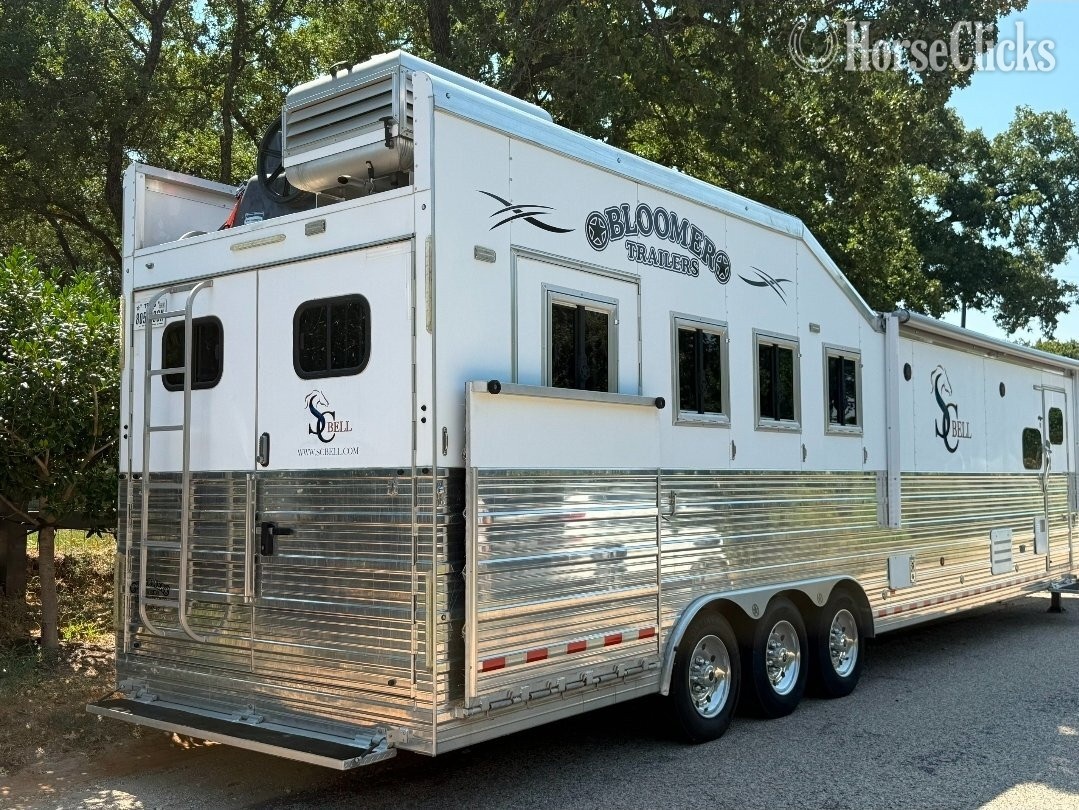 2018 Bloomer Trailers Living Quarters Horse Trailer Gooseneck Horse Trailer - Horse Trailers